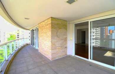 Imagem: O apartamento possui 3 Dormitórios, 5 Banheiros, 4 Vagas na