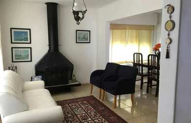 Imagem: A casa possui 3 Dormitórios, 4 Banheiros, 4 Vagas na garagem