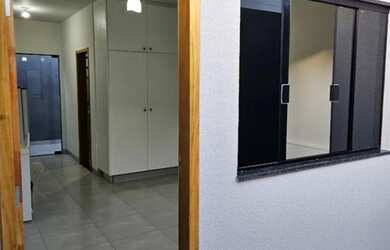 Imagem: A kitnet possui 1 Dormitório, 1 Banheiro, 1 Vaga na garagem