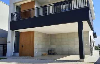 Imagem: A casa em condomínio possui 4 Dormitórios, 5 Banheiros, 4