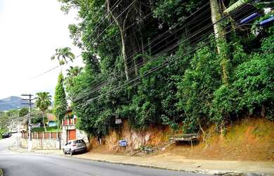 Imagem: O terreno possui 4110m² de Área e está localizado em Vila
