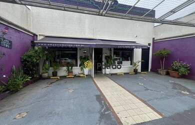 Imagem: O depósito possui 3 Vagas na garagem, 230m² de Área e está