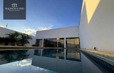 Imagem: A casa possui 3 Dormitórios, 2 Banheiros, 174m² de Área e