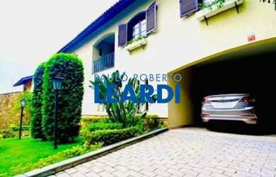 Imagem: A casa à venda possui 4 Dormitórios, 5 Banheiros, 5 Vagas