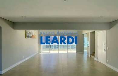 Imagem: O apartamento possui 4 Dormitórios, 5 Banheiros, 4 Vagas na