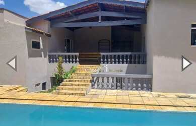 Imagem: A casa possui 3 Dormitórios, 4 Banheiros, 4 Vagas na garagem