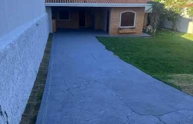 Imagem: A casa possui 3 Dormitórios, 1 Banheiro, 5 Vagas na garagem