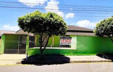 Imagem: A casa possui 3 Dormitórios, 2 Banheiros, 2 Vagas na garagem