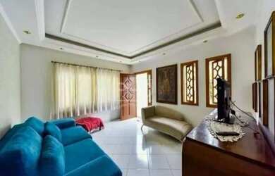 Imagem: A casa possui 5 Dormitórios, 4 Banheiros, 4 Vagas na garagem