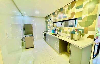 Imagem: A casa em condomínio possui 4 Dormitórios, 4 Banheiros, 2