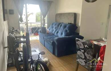 Imagem: O apartamento possui 2 Dormitórios, 1 Banheiro, 1 Vaga na garagem