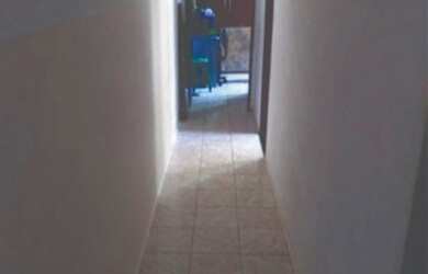 Imagem: A casa possui 2 Dormitórios, 1 Banheiro, 1 Vaga na garagem