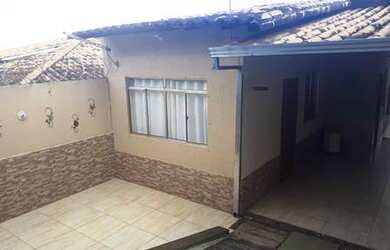 Imagem: A casa possui 3 Dormitórios, 1 Banheiro, 90m² de Área e