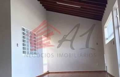 Imagem: A casa possui 3 Dormitórios, 4 Banheiros, 3 Vagas na garagem