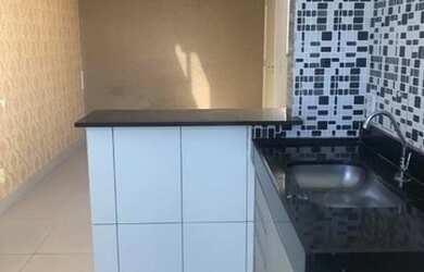 Imagem: O apartamento possui 2 Dormitórios, 1 Banheiro, 1 Vaga na garagem