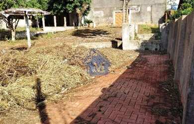 Imagem: O terreno possui 360m² de Área e está localizado em Maracana