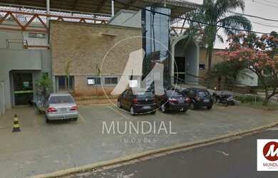 Imagem: O depósito possui 5 Vagas na garagem e 701m² de Área e está