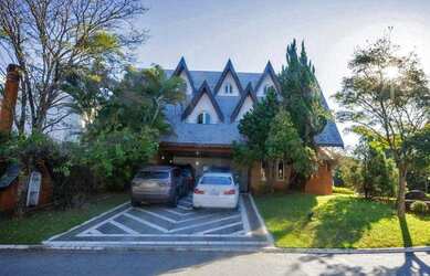 Imagem: A casa possui 5 Dormitórios, 5 Banheiros, 2 Vagas na garagem