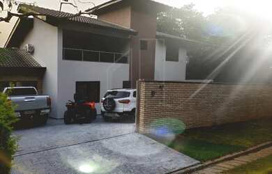 Imagem: A casa em condomínio possui 5 Dormitórios, 5 Banheiros, 1