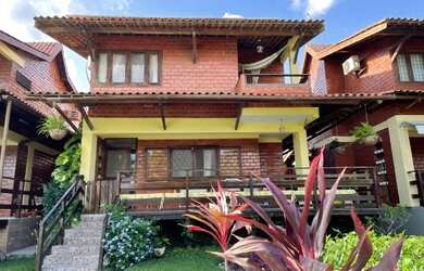 Imagem: A casa possui 5 Dormitórios, 5 Banheiros, 2 Vagas na garagem