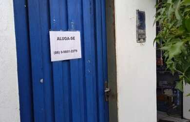 Imagem: A casa possui 2 Dormitórios, 1 Banheiro e está localizado