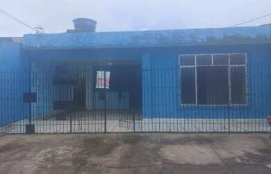 Imagem: A casa possui 2 Dormitórios, 2 Banheiros, 3 Vagas na garagem