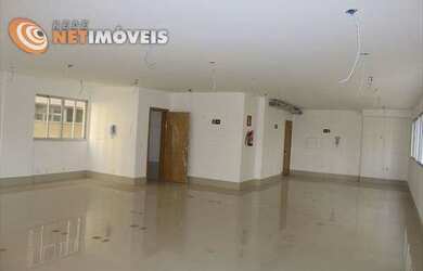 Imagem: O depósito possui 3 Vagas na garagem e 110m² de Área e está