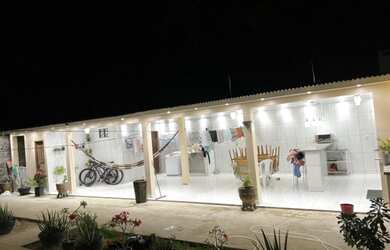 Imagem: A casa possui 3 Dormitórios, 1 Banheiro, 180m² de Área e