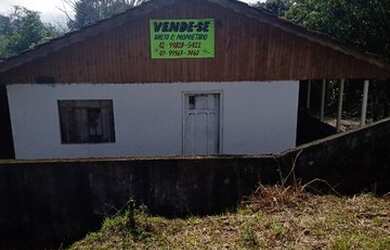 Imagem: A casa possui 3 Dormitórios, 1 Banheiro, 1 Vaga na garagem