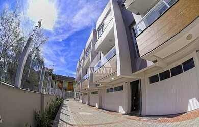 Imagem: A casa possui 3 Dormitórios, 4 Banheiros, 2 Vagas na garagem