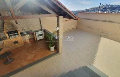 Imagem: A casa possui 3 Dormitórios, 3 Banheiros, 2 Vagas na garagem