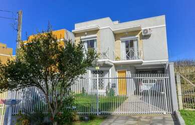 Imagem: A casa à venda possui 2 Dormitórios, 3 Banheiros, 2 Vagas