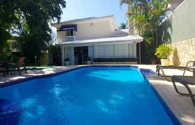 Imagem: A casa em condomínio possui 5 Dormitórios, 5 Banheiros, 3