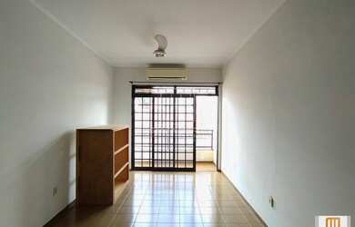 Imagem: O apartamento possui 3 Dormitórios, 1 Banheiro, 1 Vaga na garagem