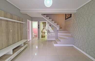 Imagem: A casa possui 3 Dormitórios, 2 Banheiros, 2 Vagas na garagem