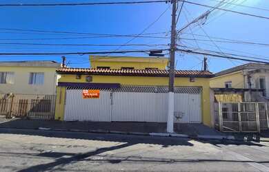 Imagem: A casa possui 3 Dormitórios, 3 Banheiros, 4 Vagas na garagem