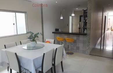 Imagem: A casa possui 3 Dormitórios, 3 Banheiros, 3 Vagas na garagem