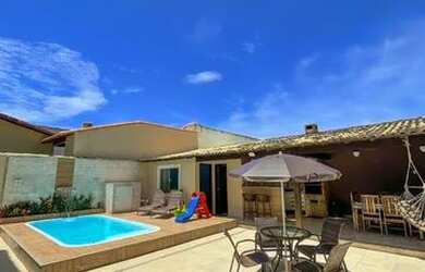 Imagem: A casa em condomínio à venda possui 5 Dormitórios, 4 Banheiros