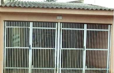 Imagem: A casa possui 2 Dormitórios, 1 Banheiro, 2 Vagas na garagem