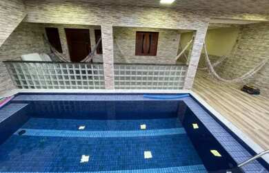 Imagem: A casa possui 3 Dormitórios, 2 Vagas na garagem e está localizado