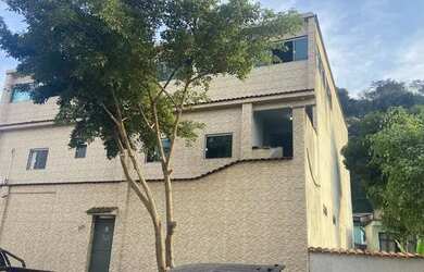 Imagem: A casa possui 5 Dormitórios, 5 Banheiros, 1.000m² de Área