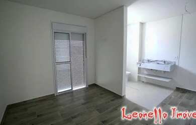 Imagem: O apartamento possui 2 Dormitórios, 2 Banheiros, 2 Vagas na