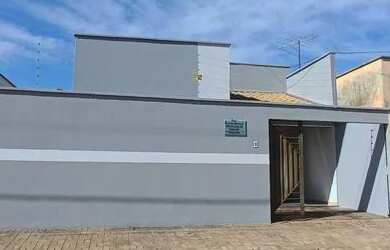 Imagem: A casa possui 2 Dormitórios, 2 Banheiros, 1 Vaga na garagem