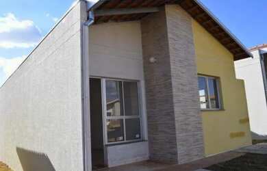 Imagem: A casa possui 2 Dormitórios, 1 Banheiro e está localizado