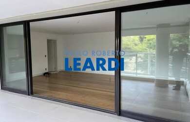 Imagem: O apartamento para alugar possui 4 Dormitórios, 5 Banheiros