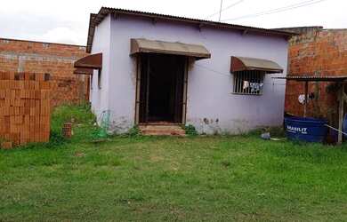 Imagem: A casa possui 2 Dormitórios, 1 Banheiro e está localizado