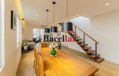 Imagem: A casa possui 3 Dormitórios, 2 Banheiros e 127m² de Área