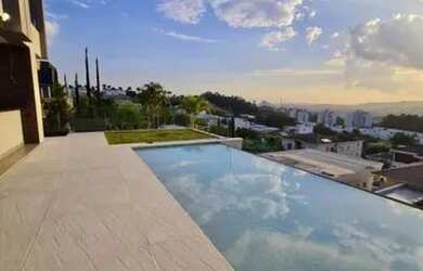 Imagem: A casa possui 4 Dormitórios, 5 Banheiros, 5 Vagas na garagem