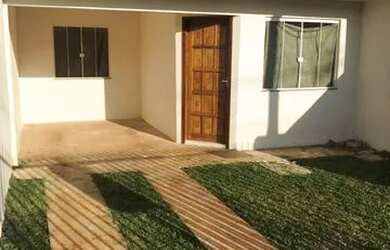 Imagem: A casa possui 2 Dormitórios, 1 Banheiro, 2 Vagas na garagem