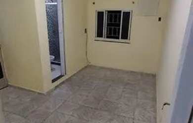 Imagem: A casa possui 1 Dormitório, 1 Banheiro e está localizado